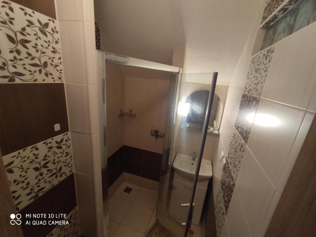 Apartman Lucky 5 Izbovy Rodinny Dom Zewnętrze zdjęcie
